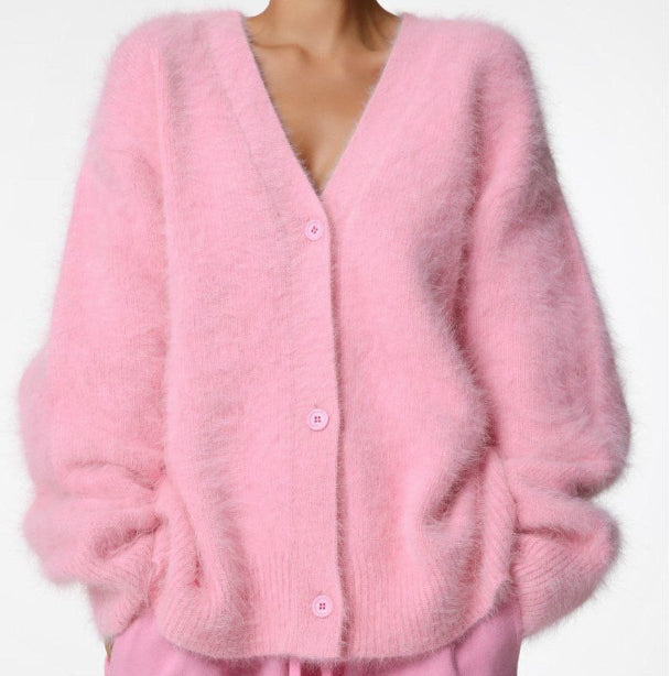 Nerzfarbener Strickpullover mit V-Ausschnitt